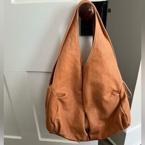Sundance Plentitude Of Pockets Bag Tan Italian Leather